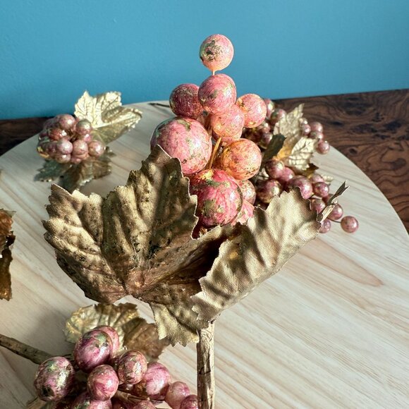 7 Vtg Gold & Peach Faux Grape Clusters Wired Sprigs Stems Gold Leaf Accent - Picture 6 of 13
